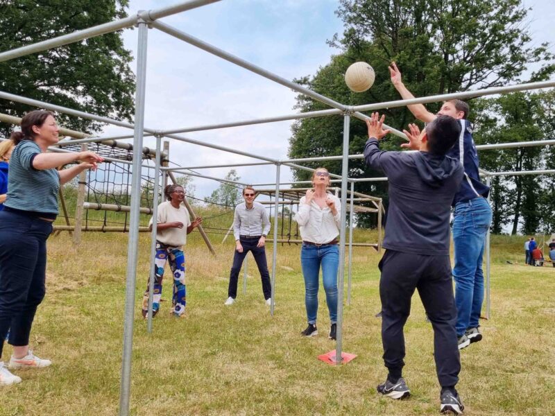 Ontdek het nieuwe volleybalspel: 9 Square in the Air bij Sport Totaal!
